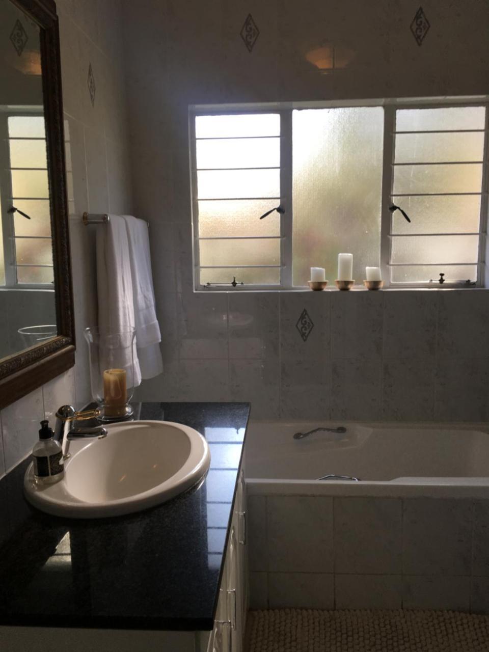 Vair'S Place Guest House In Sandton Paulshof - Apartment, Lux Suites & Spa Joanesburgo Exterior foto