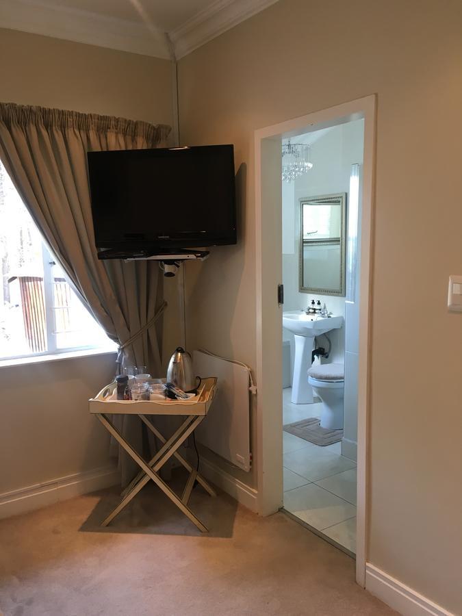 Vair'S Place Guest House In Sandton Paulshof - Apartment, Lux Suites & Spa Joanesburgo Exterior foto