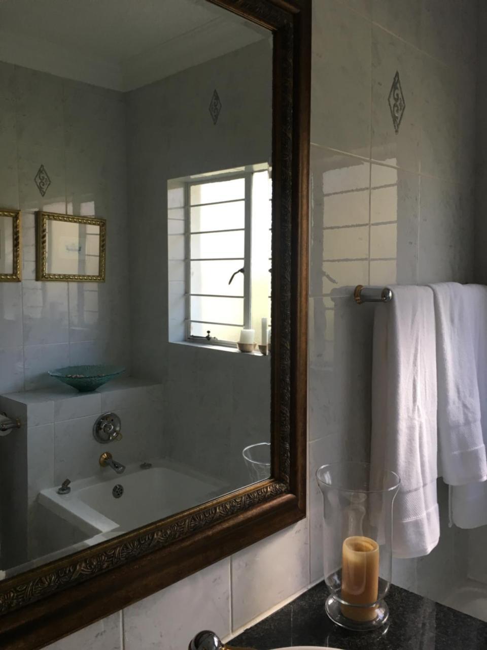 Vair'S Place Guest House In Sandton Paulshof - Apartment, Lux Suites & Spa Joanesburgo Exterior foto