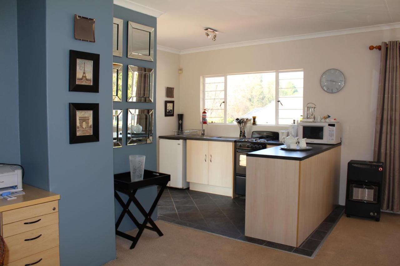 Vair'S Place Guest House In Sandton Paulshof - Apartment, Lux Suites & Spa Joanesburgo Exterior foto