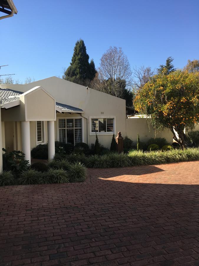 Vair'S Place Guest House In Sandton Paulshof - Apartment, Lux Suites & Spa Joanesburgo Exterior foto