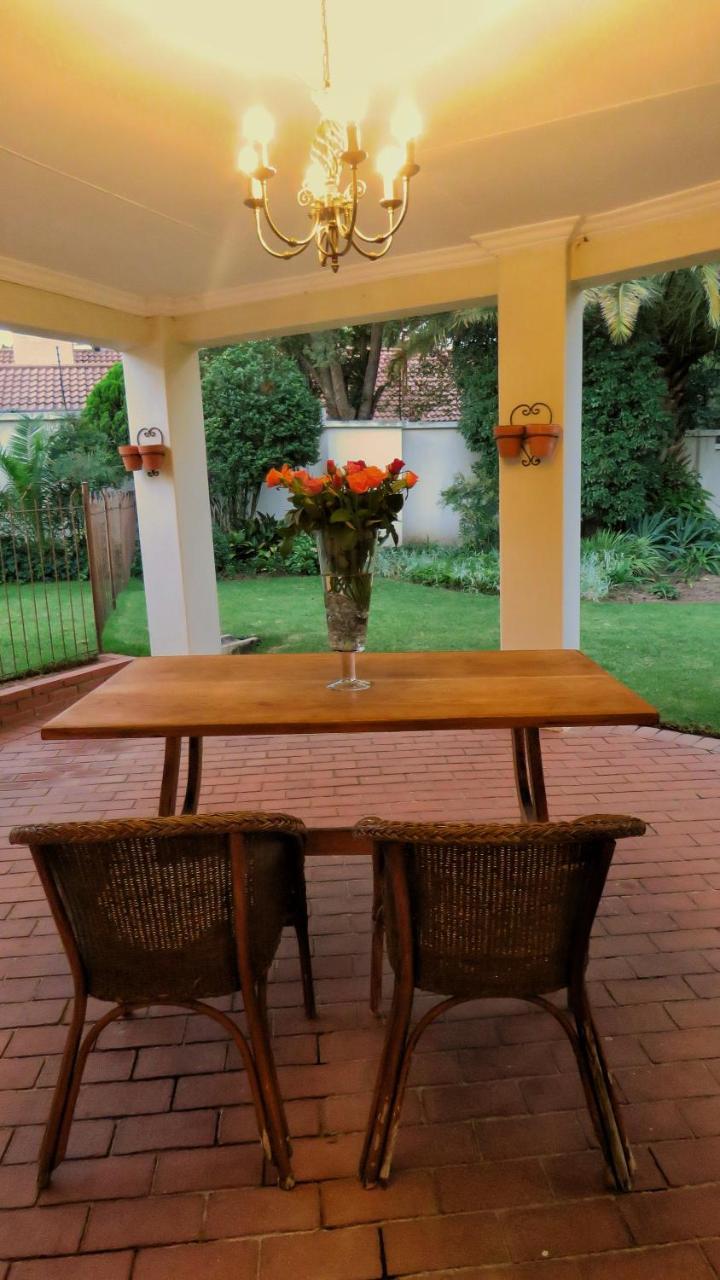 Vair'S Place Guest House In Sandton Paulshof - Apartment, Lux Suites & Spa Joanesburgo Exterior foto