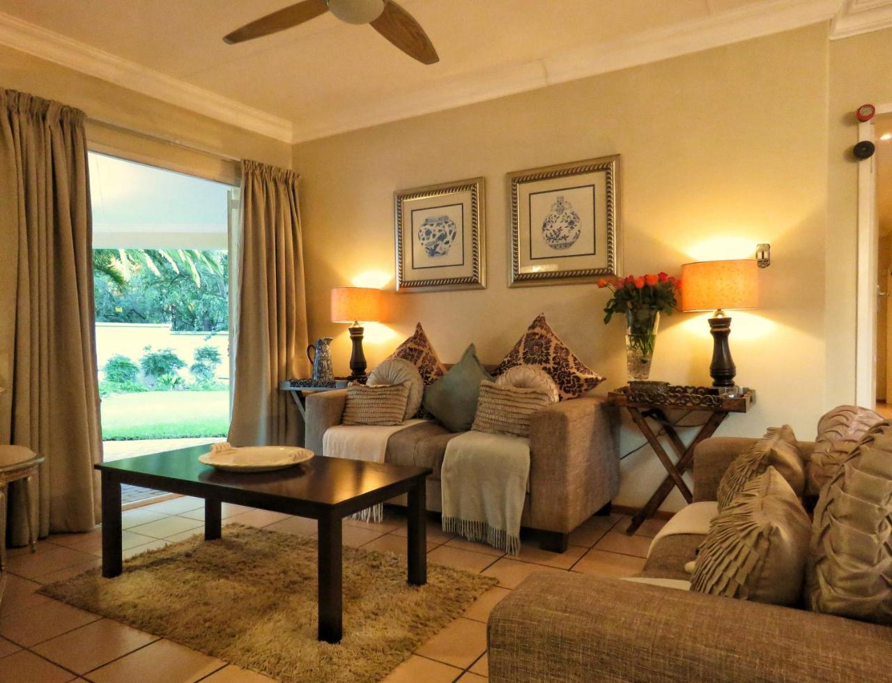 Vair'S Place Guest House In Sandton Paulshof - Apartment, Lux Suites & Spa Joanesburgo Exterior foto